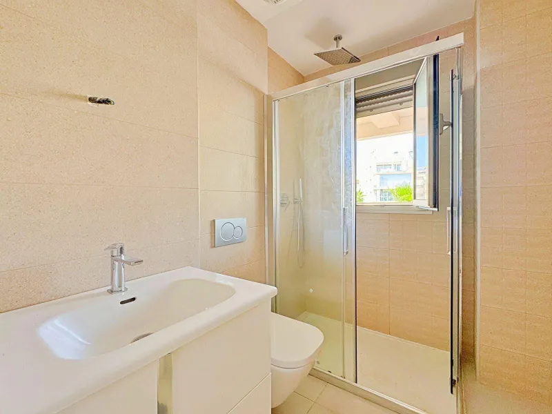 APARTAMENTO EN RESIDENCIAL GREEN HILS DE 2 DORM. 2 BAÑOS. PARKING INCLUIDO. PISCINA. GYM. SUPERFICIE 93 M2.
