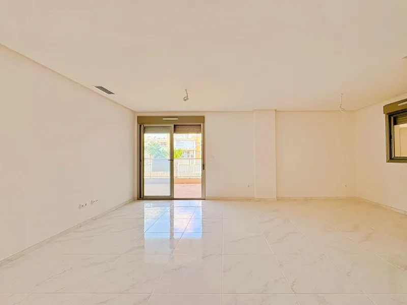 APARTAMENTO EN RESIDENCIAL GREEN HILS DE 2 DORM. 2 BAÑOS. PARKING INCLUIDO. PISCINA. GYM. SUPERFICIE 93 M2.