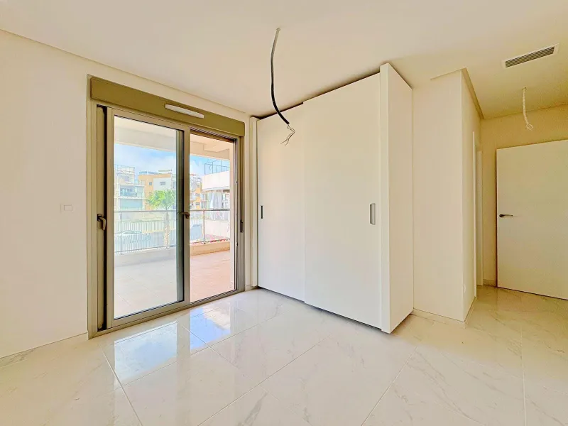 APARTAMENTO EN RESIDENCIAL GREEN HILS DE 2 DORM. 2 BAÑOS. PARKING INCLUIDO. PISCINA. GYM. SUPERFICIE 93 M2.