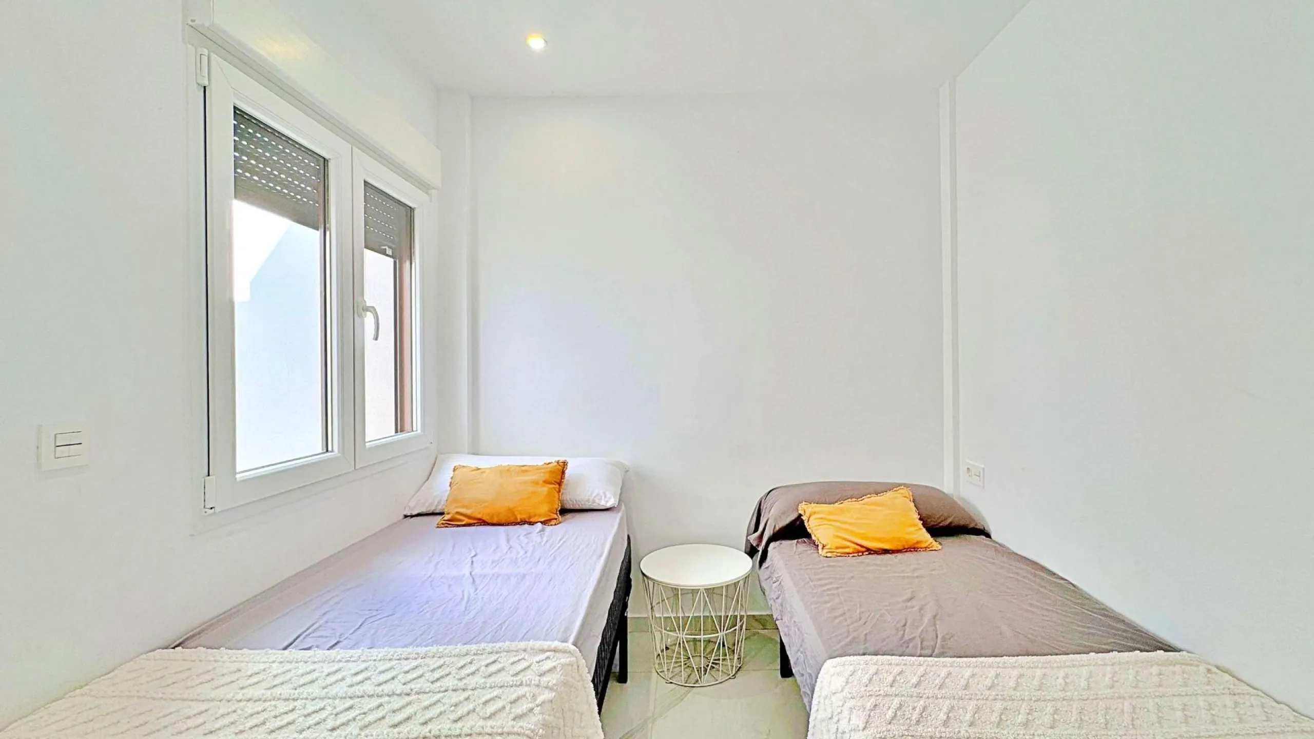 BUNGALOW EN LOS BALCONES CON ENORME SOLARIUM. 3 DORM. 3 BAÑOS. 113 M2 SUPERFICIE. PISCINA COMUNITARIA.