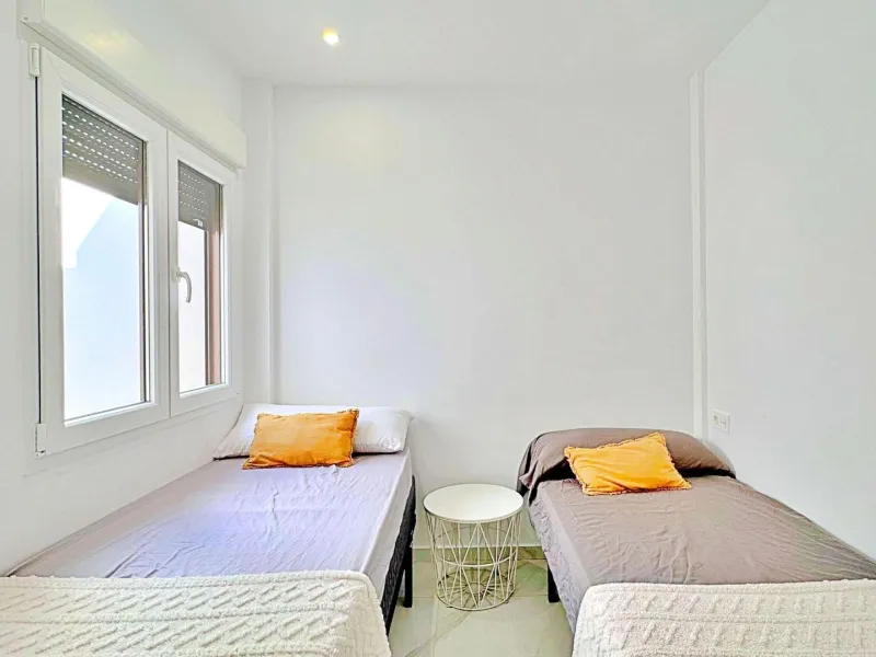 BUNGALOW EN LOS BALCONES CON ENORME SOLARIUM. 3 DORM. 3 BAÑOS. 113 M2 SUPERFICIE. PISCINA COMUNITARIA.