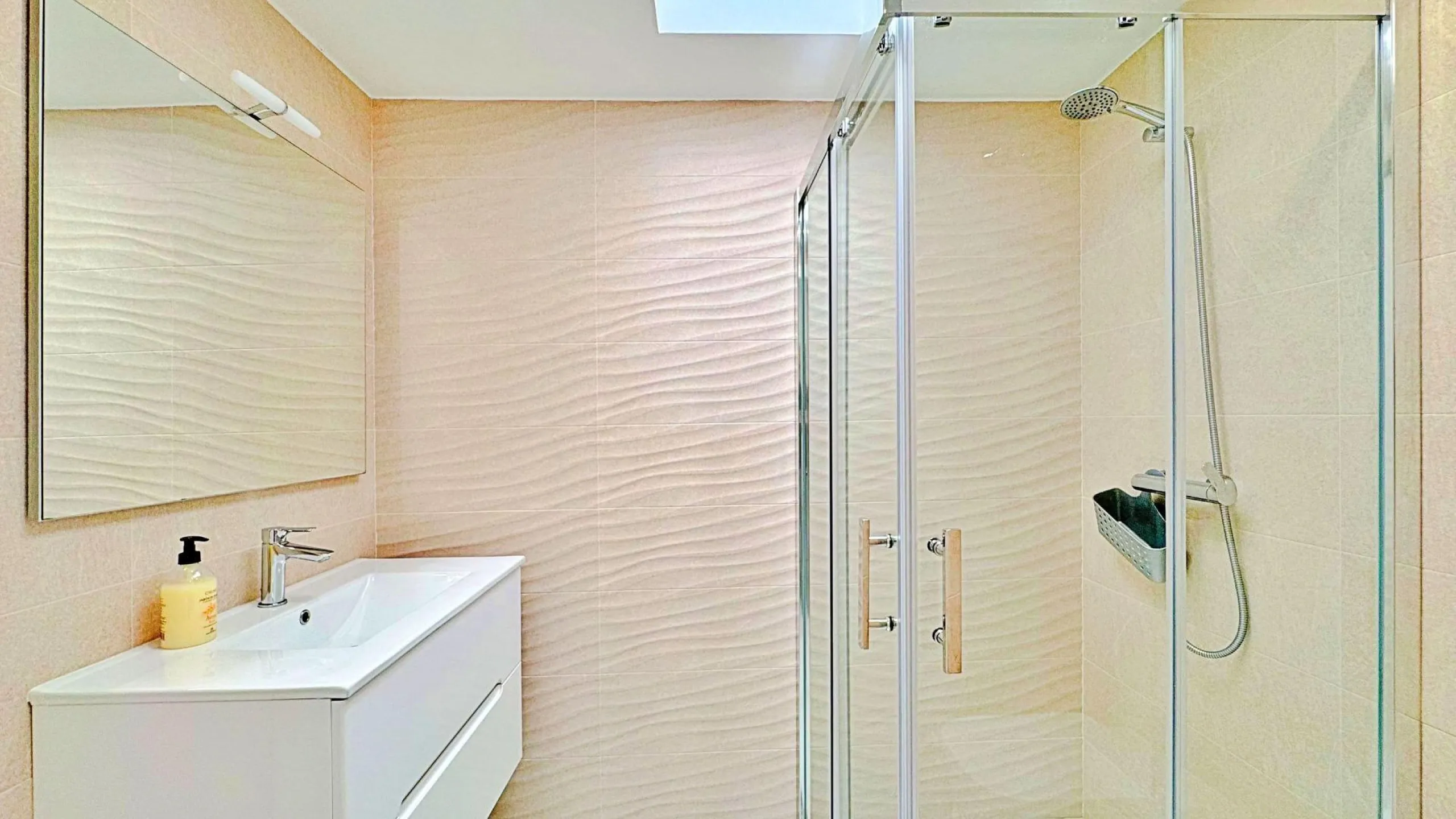 BUNGALOW EN LOS BALCONES CON ENORME SOLARIUM. 3 DORM. 3 BAÑOS. 113 M2 SUPERFICIE. PISCINA COMUNITARIA.