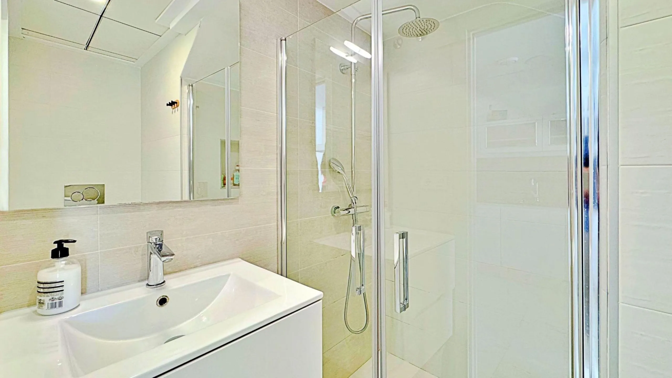 BUNGALOW EN LOS BALCONES CON ENORME SOLARIUM. 3 DORM. 3 BAÑOS. 113 M2 SUPERFICIE. PISCINA COMUNITARIA.