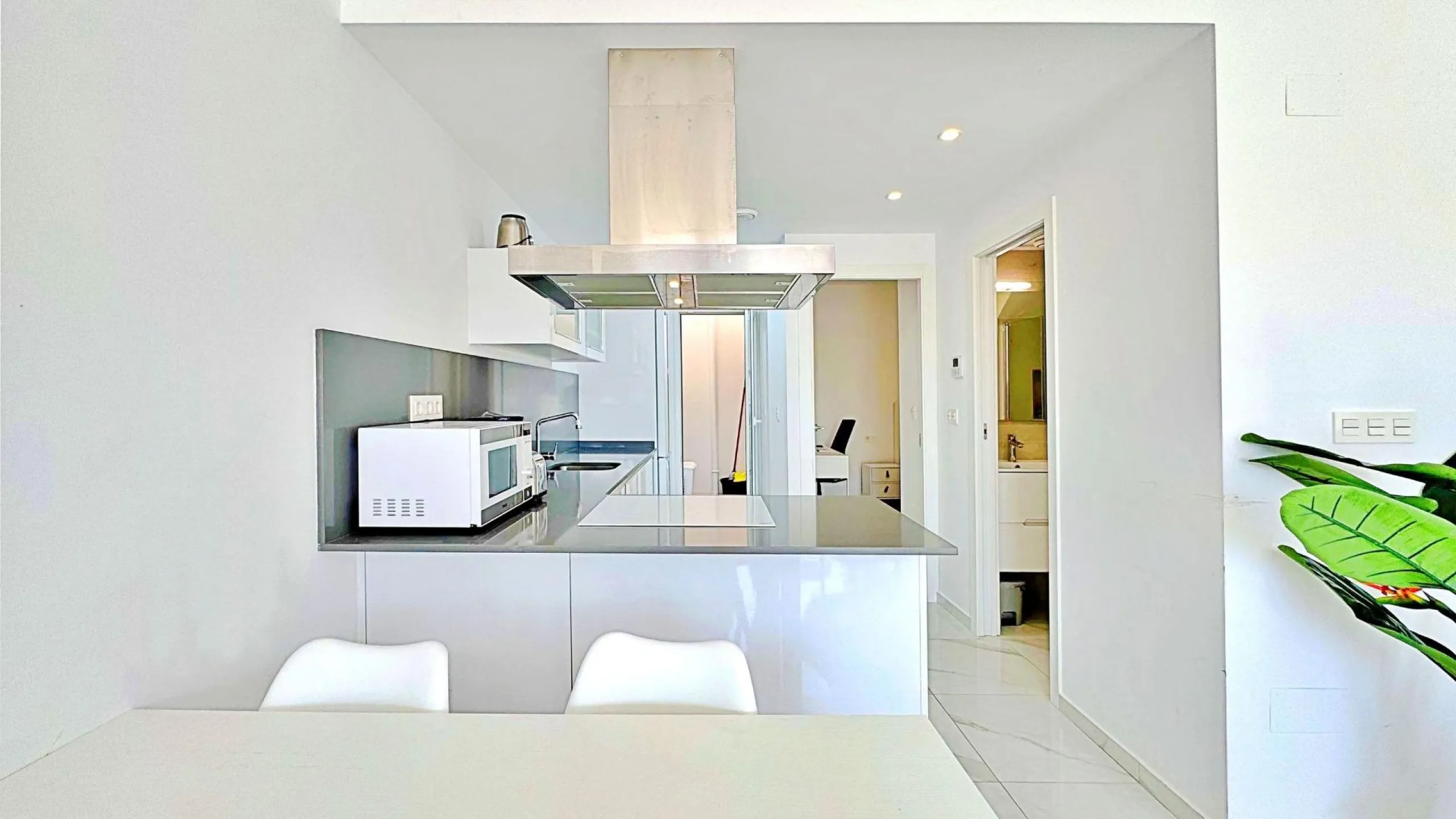 BUNGALOW EN LOS BALCONES CON ENORME SOLARIUM. 3 DORM. 3 BAÑOS. 113 M2 SUPERFICIE. PISCINA COMUNITARIA.