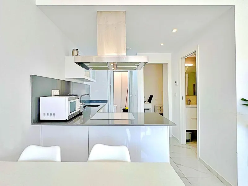 BUNGALOW EN LOS BALCONES CON ENORME SOLARIUM. 3 DORM. 3 BAÑOS. 113 M2 SUPERFICIE. PISCINA COMUNITARIA.