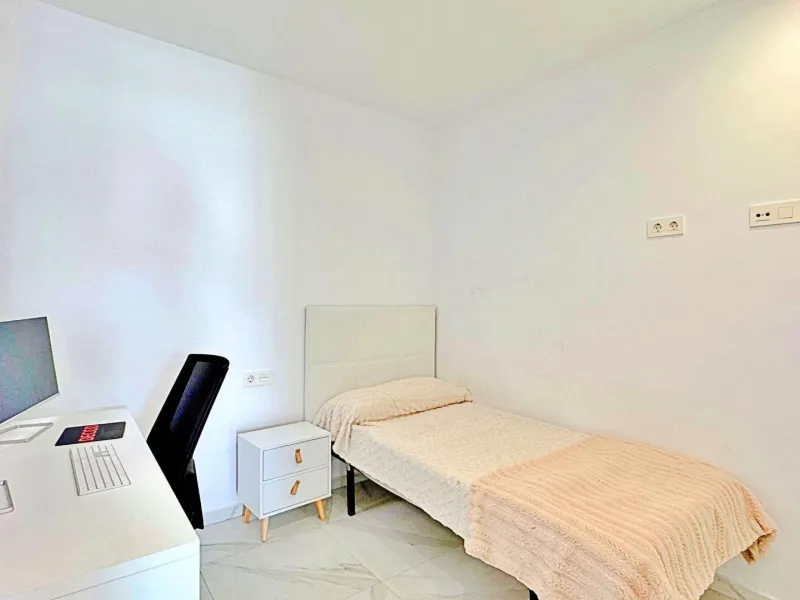 BUNGALOW EN LOS BALCONES CON ENORME SOLARIUM. 3 DORM. 3 BAÑOS. 113 M2 SUPERFICIE. PISCINA COMUNITARIA.