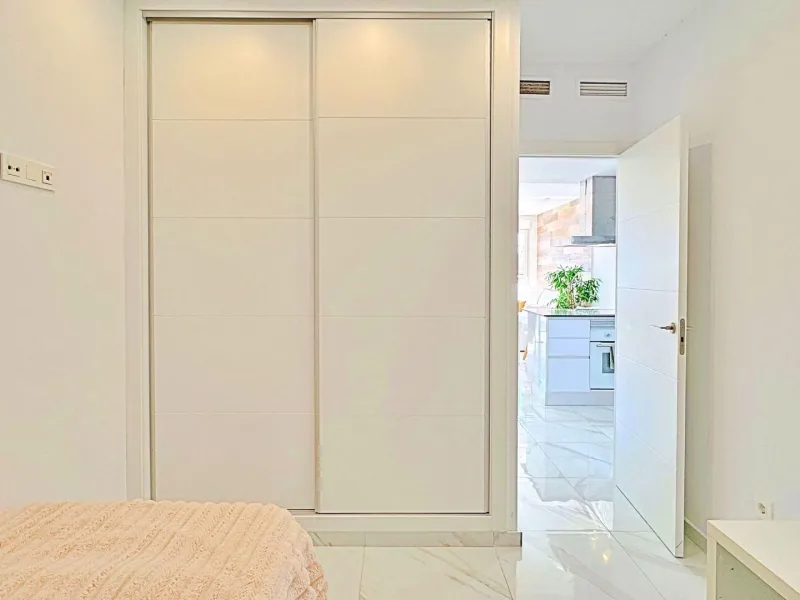 BUNGALOW EN LOS BALCONES CON ENORME SOLARIUM. 3 DORM. 3 BAÑOS. 113 M2 SUPERFICIE. PISCINA COMUNITARIA.