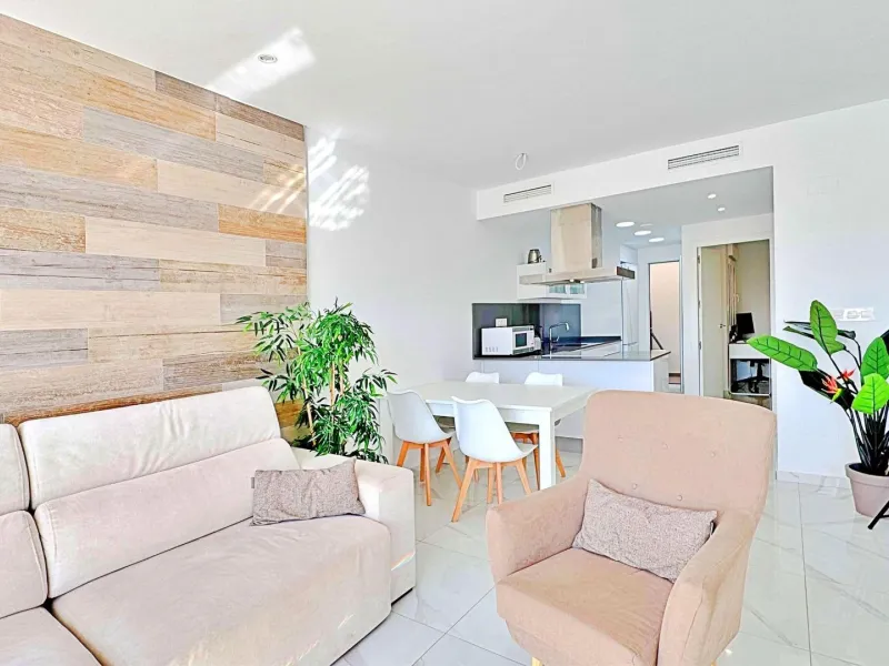 BUNGALOW EN LOS BALCONES CON ENORME SOLARIUM. 3 DORM. 3 BAÑOS. 113 M2 SUPERFICIE. PISCINA COMUNITARIA.