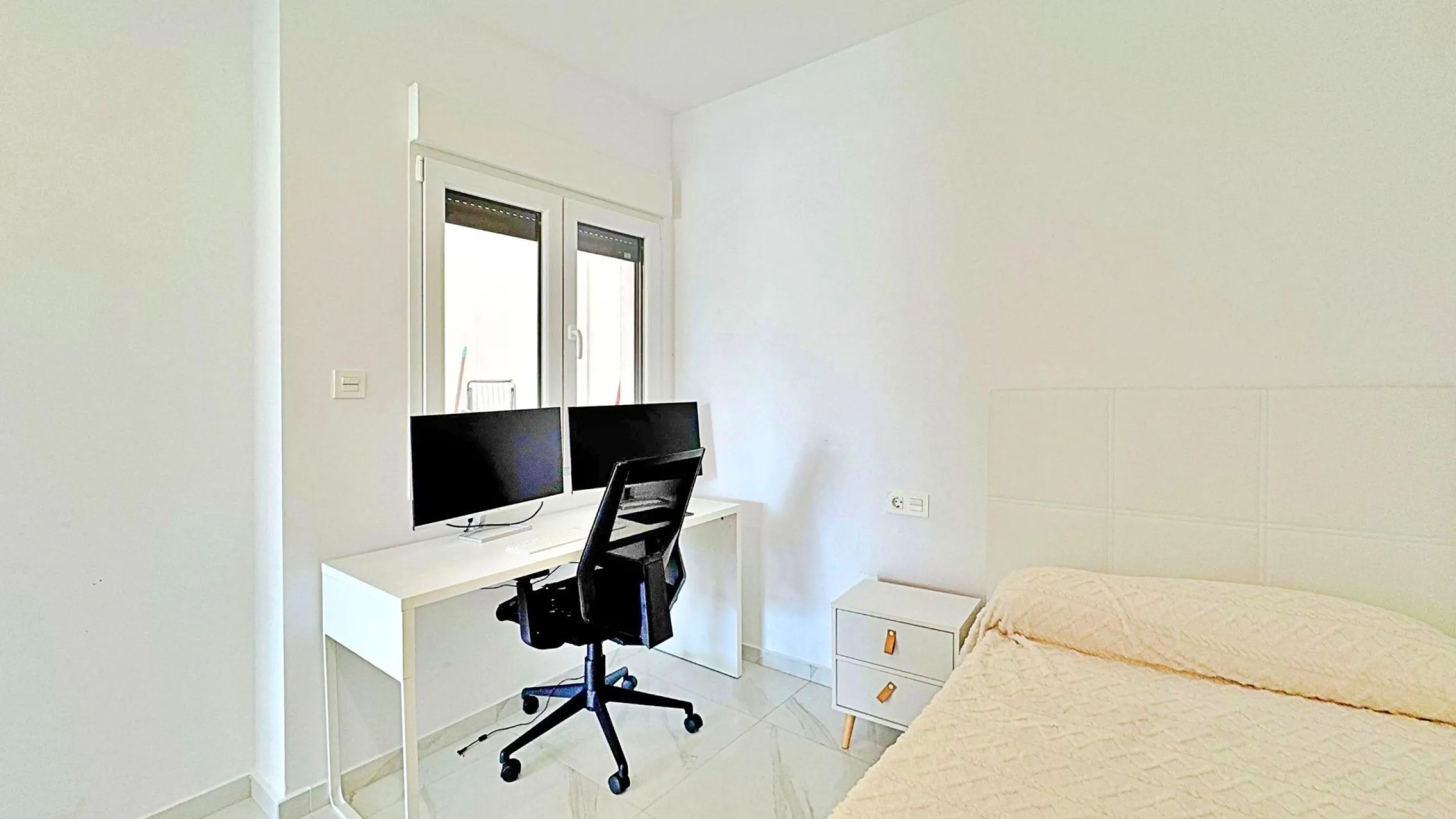 BUNGALOW EN LOS BALCONES CON ENORME SOLARIUM. 3 DORM. 3 BAÑOS. 113 M2 SUPERFICIE. PISCINA COMUNITARIA.