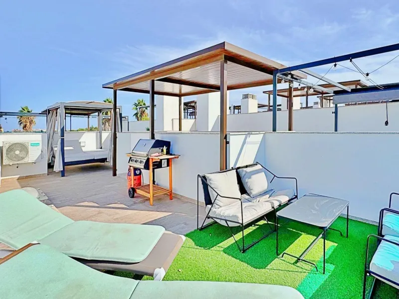 BUNGALOW EN LOS BALCONES CON ENORME SOLARIUM. 3 DORM. 3 BAÑOS. 113 M2 SUPERFICIE. PISCINA COMUNITARIA.