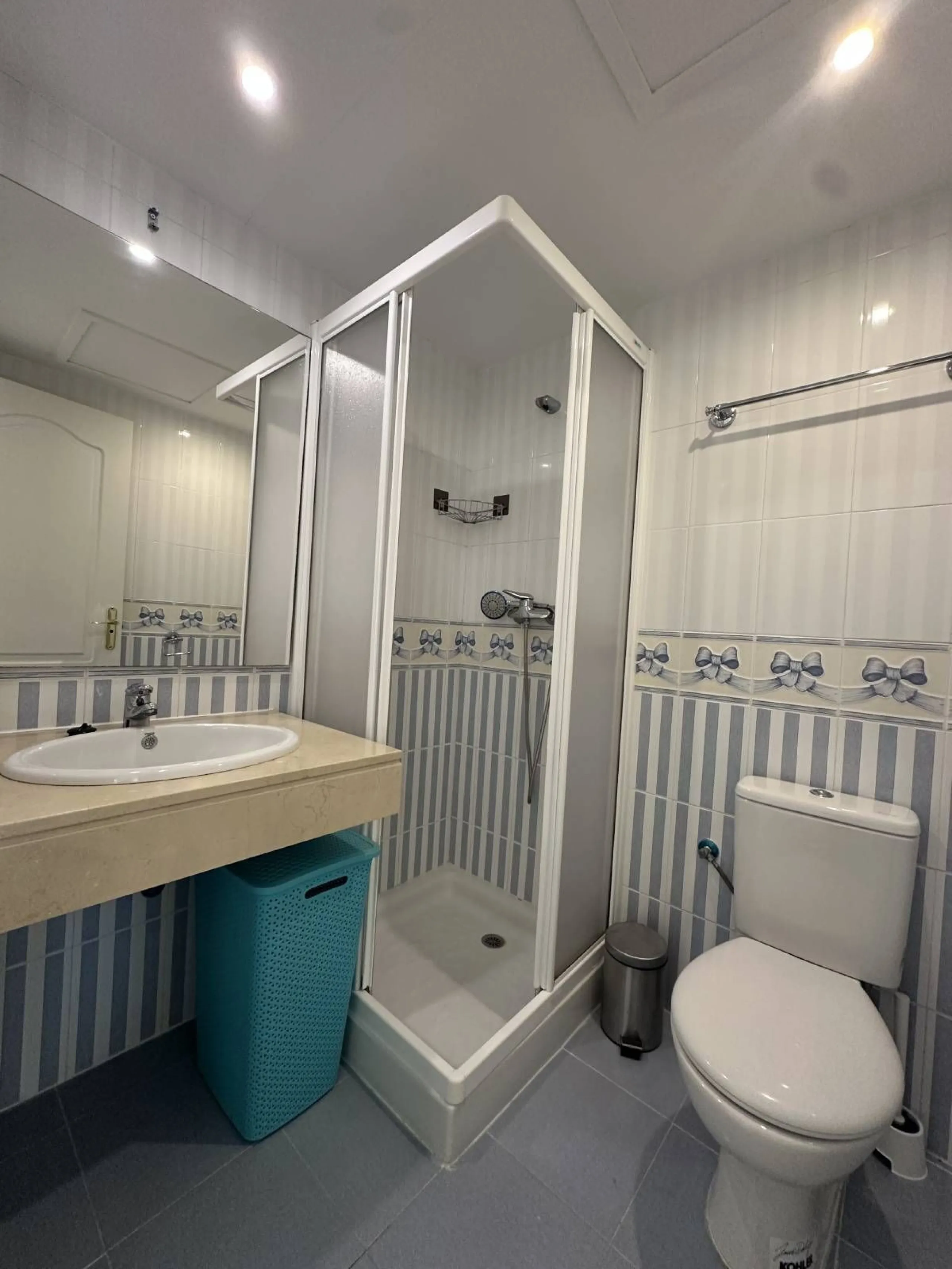 Atemberaubende 2-Zimmer-Wohnung mit Meerblick, privatem Tiefgaragenstellplatz und Abstellraum – Bellavista Hills 2, Calahonda – 349.000 €