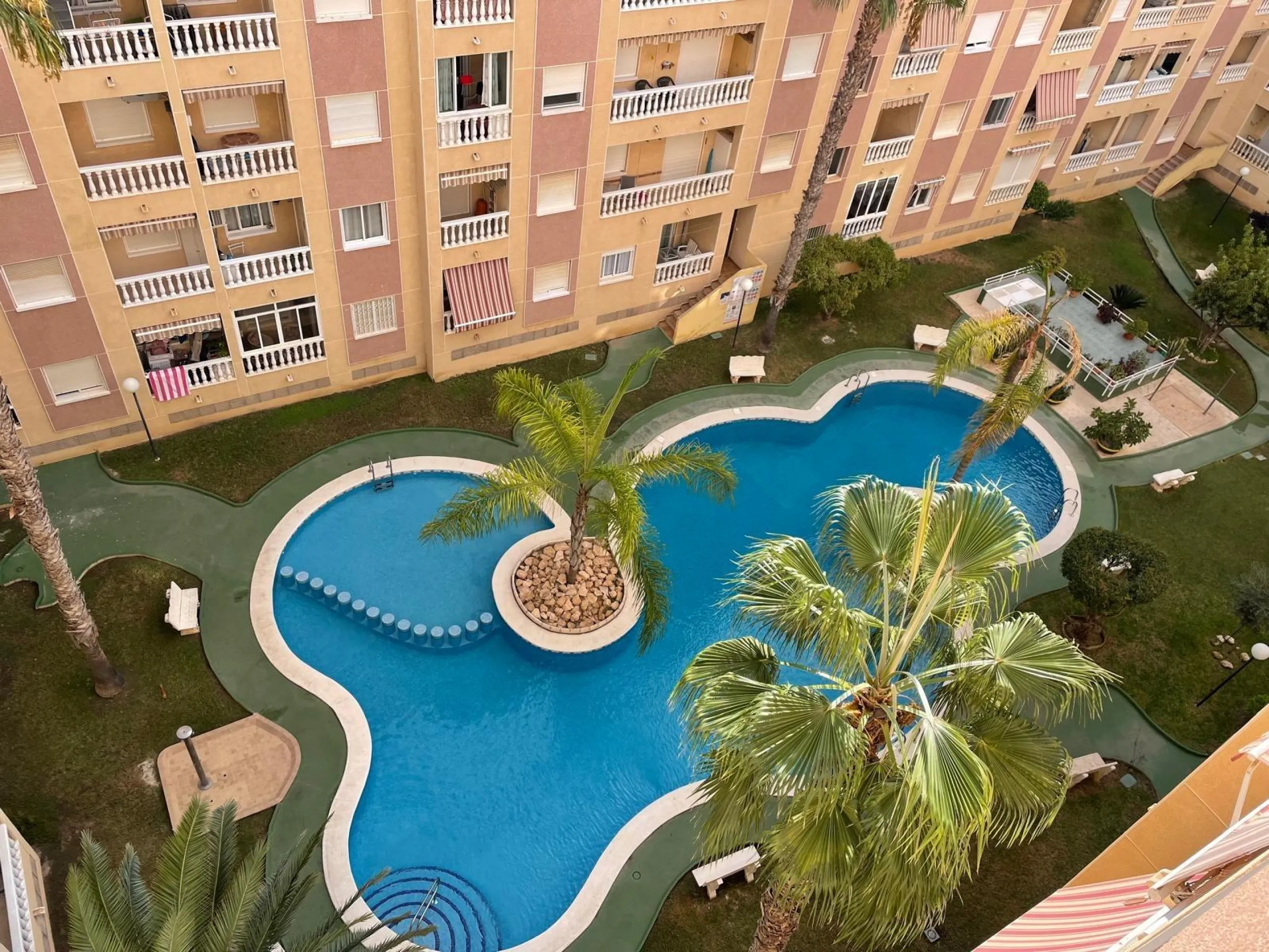 Charming Apartment in Torrevieja - Parque de las Naciones 🌞 2 bedrooms 1 bathroom with pool and garage