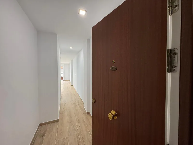 REFORMADO APARTAMENTO EN LA PRIMERA LINEA DE LA MATA CON VISTAS AL MAR. 3 DORM. 2 BAÑOS. SUPERFICIE 105 M2.