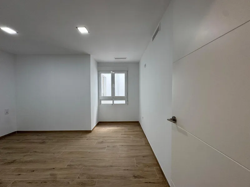 REFORMADO APARTAMENTO EN LA PRIMERA LINEA DE LA MATA CON VISTAS AL MAR. 3 DORM. 2 BAÑOS. SUPERFICIE 105 M2.