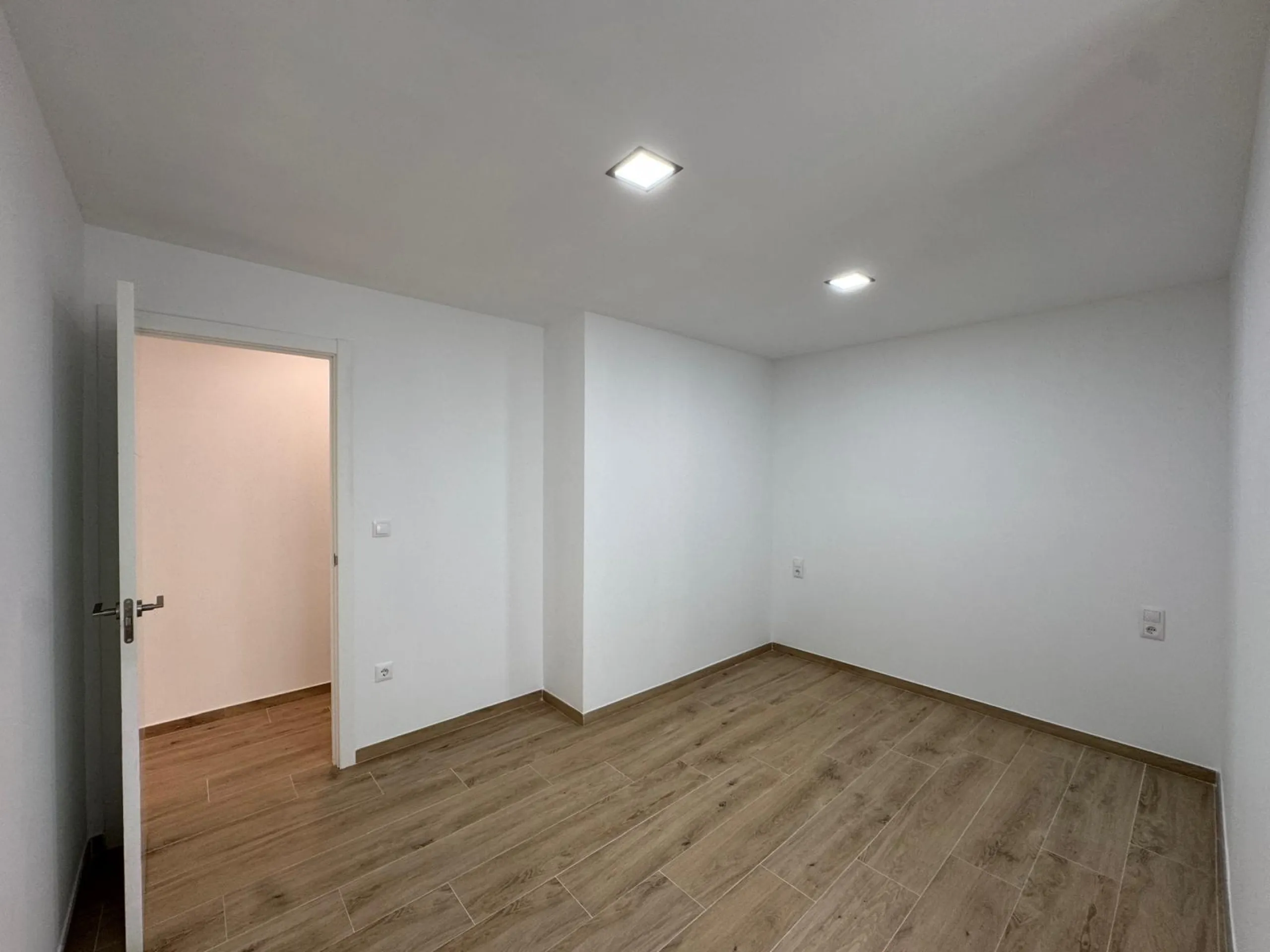 REFORMADO APARTAMENTO EN LA PRIMERA LINEA DE LA MATA CON VISTAS AL MAR. 3 DORM. 2 BAÑOS. SUPERFICIE 105 M2.