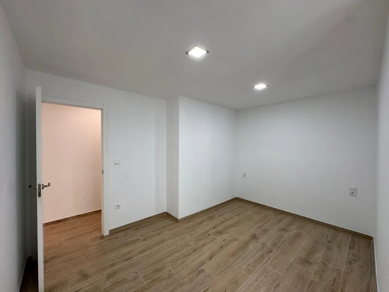 REFORMADO APARTAMENTO EN LA PRIMERA LINEA DE LA MATA CON VISTAS AL MAR. 3 DORM. 2 BAÑOS. SUPERFICIE 105 M2.