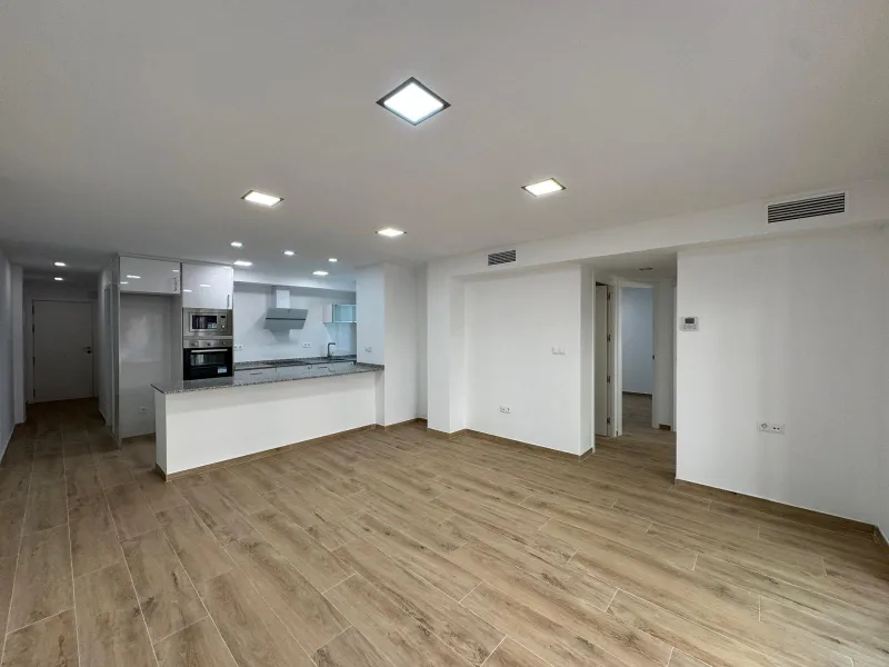 REFORMADO APARTAMENTO EN LA PRIMERA LINEA DE LA MATA CON VISTAS AL MAR. 3 DORM. 2 BAÑOS. SUPERFICIE 105 M2.