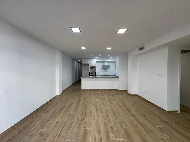 REFORMADO APARTAMENTO EN LA PRIMERA LINEA DE LA MATA CON VISTAS AL MAR. 3 DORM. 2 BAÑOS. SUPERFICIE 105 M2.