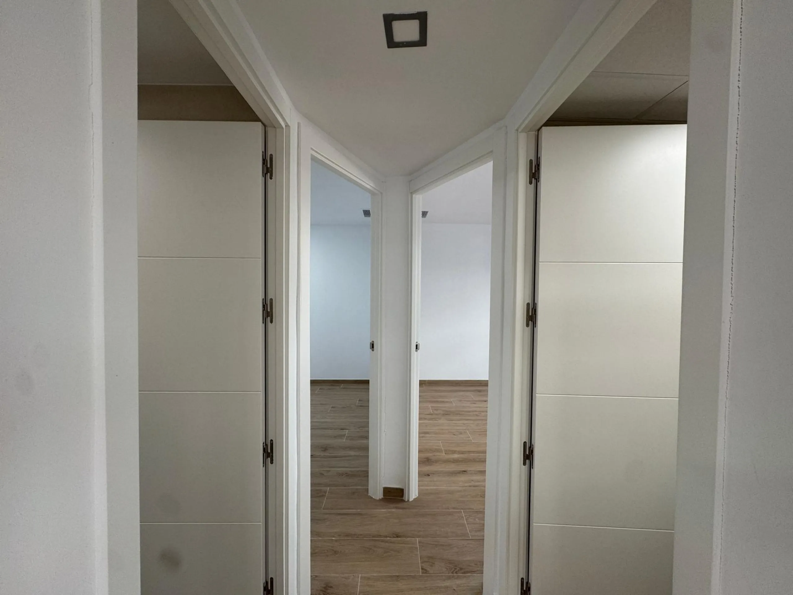 REFORMADO APARTAMENTO EN LA PRIMERA LINEA DE LA MATA CON VISTAS AL MAR. 3 DORM. 2 BAÑOS. SUPERFICIE 105 M2.