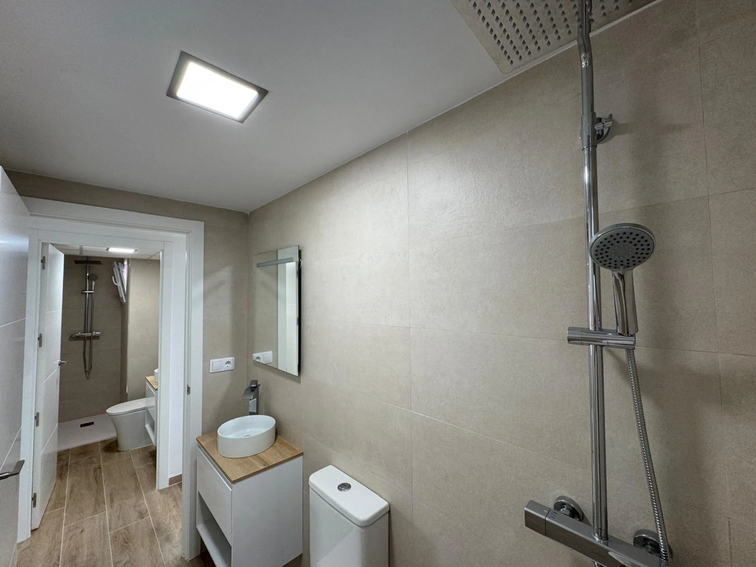 REFORMADO APARTAMENTO EN LA PRIMERA LINEA DE LA MATA CON VISTAS AL MAR. 3 DORM. 2 BAÑOS. SUPERFICIE 105 M2.
