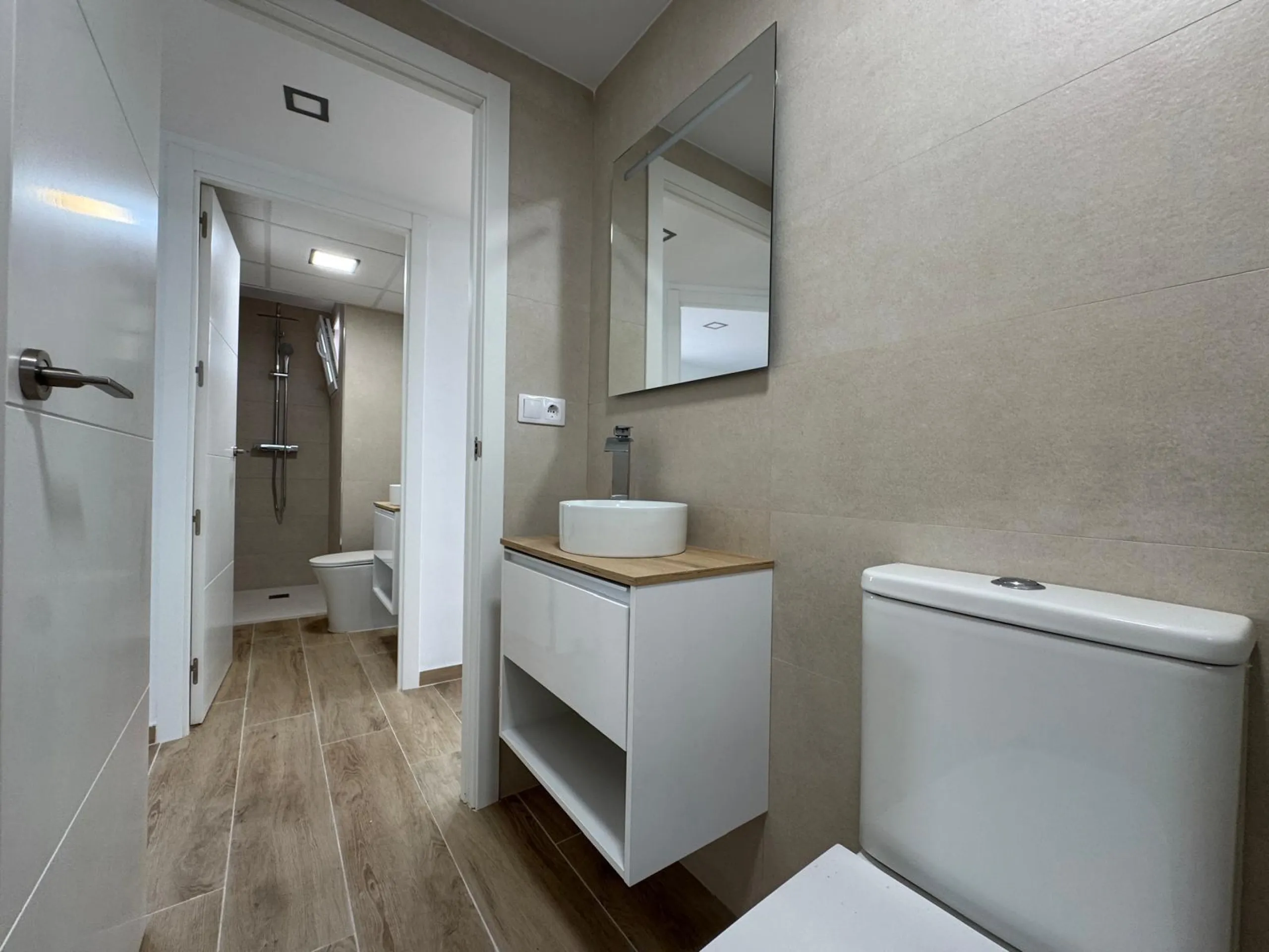 REFORMADO APARTAMENTO EN LA PRIMERA LINEA DE LA MATA CON VISTAS AL MAR. 3 DORM. 2 BAÑOS. SUPERFICIE 105 M2.