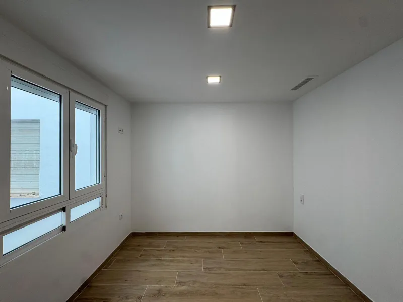 REFORMADO APARTAMENTO EN LA PRIMERA LINEA DE LA MATA CON VISTAS AL MAR. 3 DORM. 2 BAÑOS. SUPERFICIE 105 M2.
