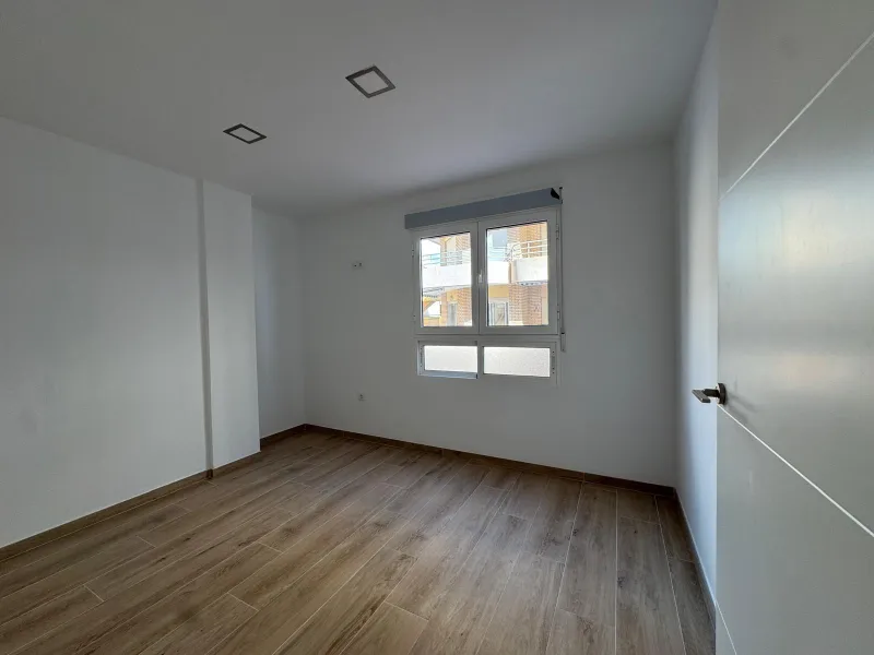 REFORMADO APARTAMENTO EN LA PRIMERA LINEA DE LA MATA CON VISTAS AL MAR. 3 DORM. 2 BAÑOS. SUPERFICIE 105 M2.