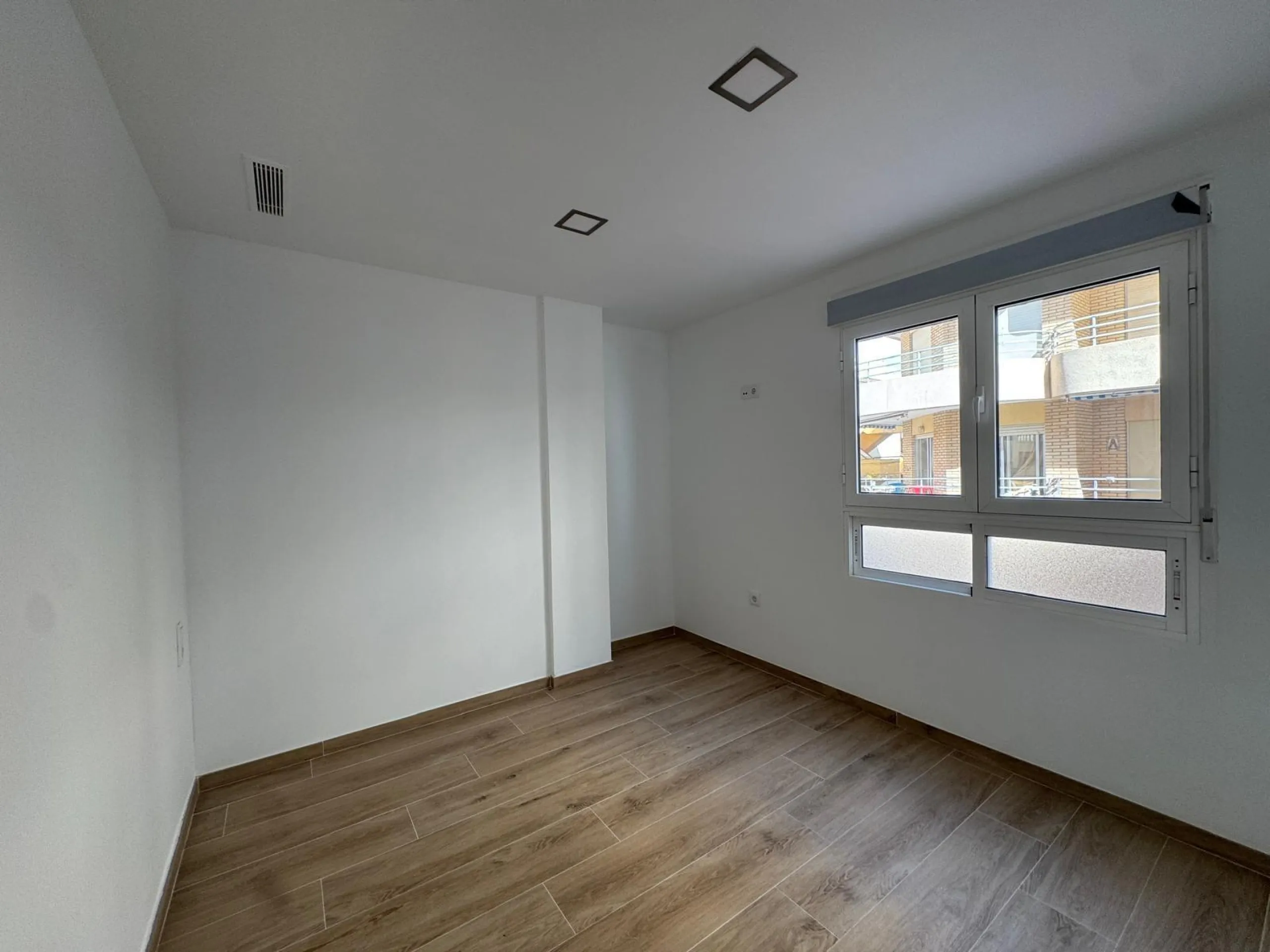 REFORMADO APARTAMENTO EN LA PRIMERA LINEA DE LA MATA CON VISTAS AL MAR. 3 DORM. 2 BAÑOS. SUPERFICIE 105 M2.