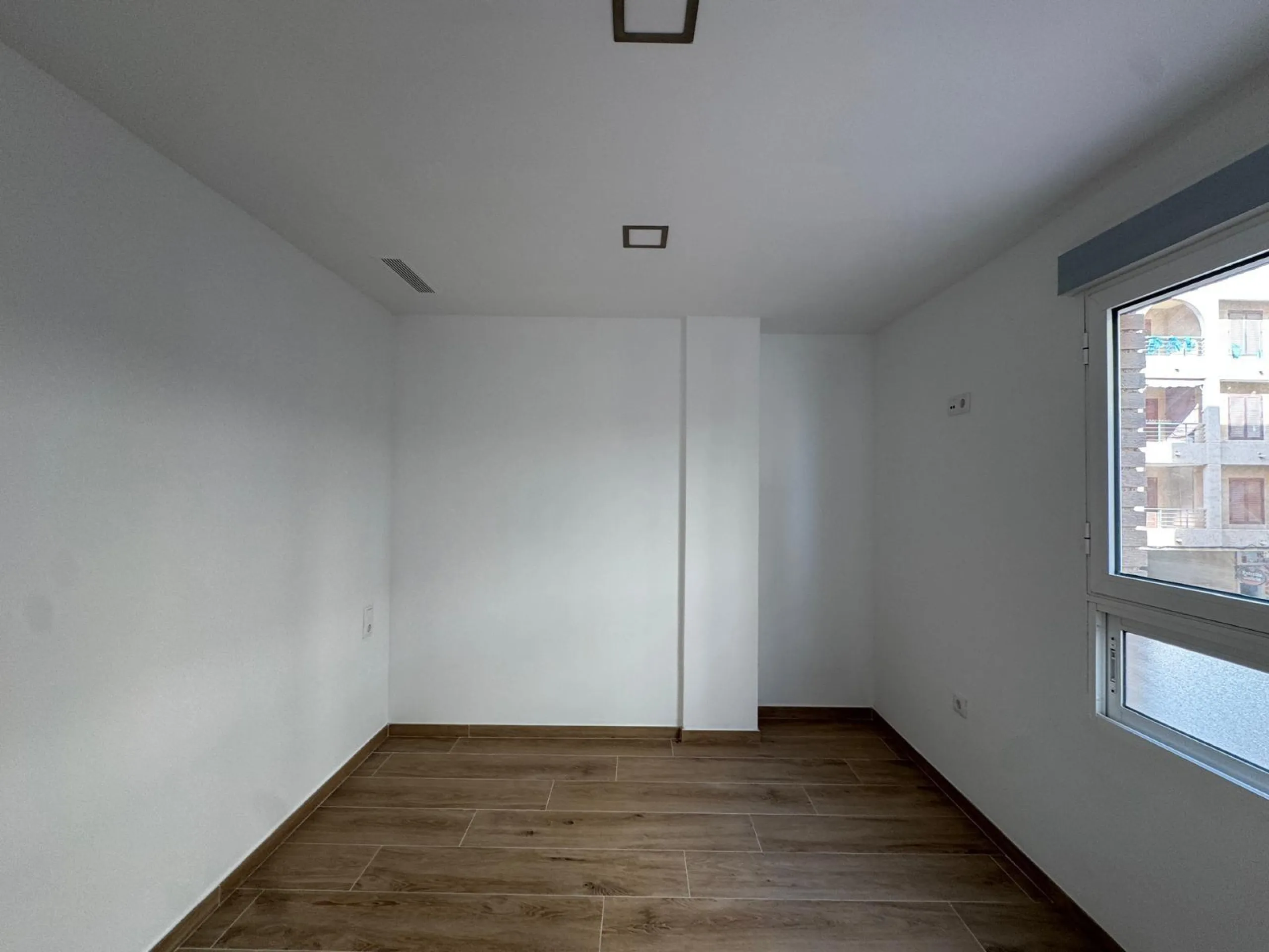 REFORMADO APARTAMENTO EN LA PRIMERA LINEA DE LA MATA CON VISTAS AL MAR. 3 DORM. 2 BAÑOS. SUPERFICIE 105 M2.