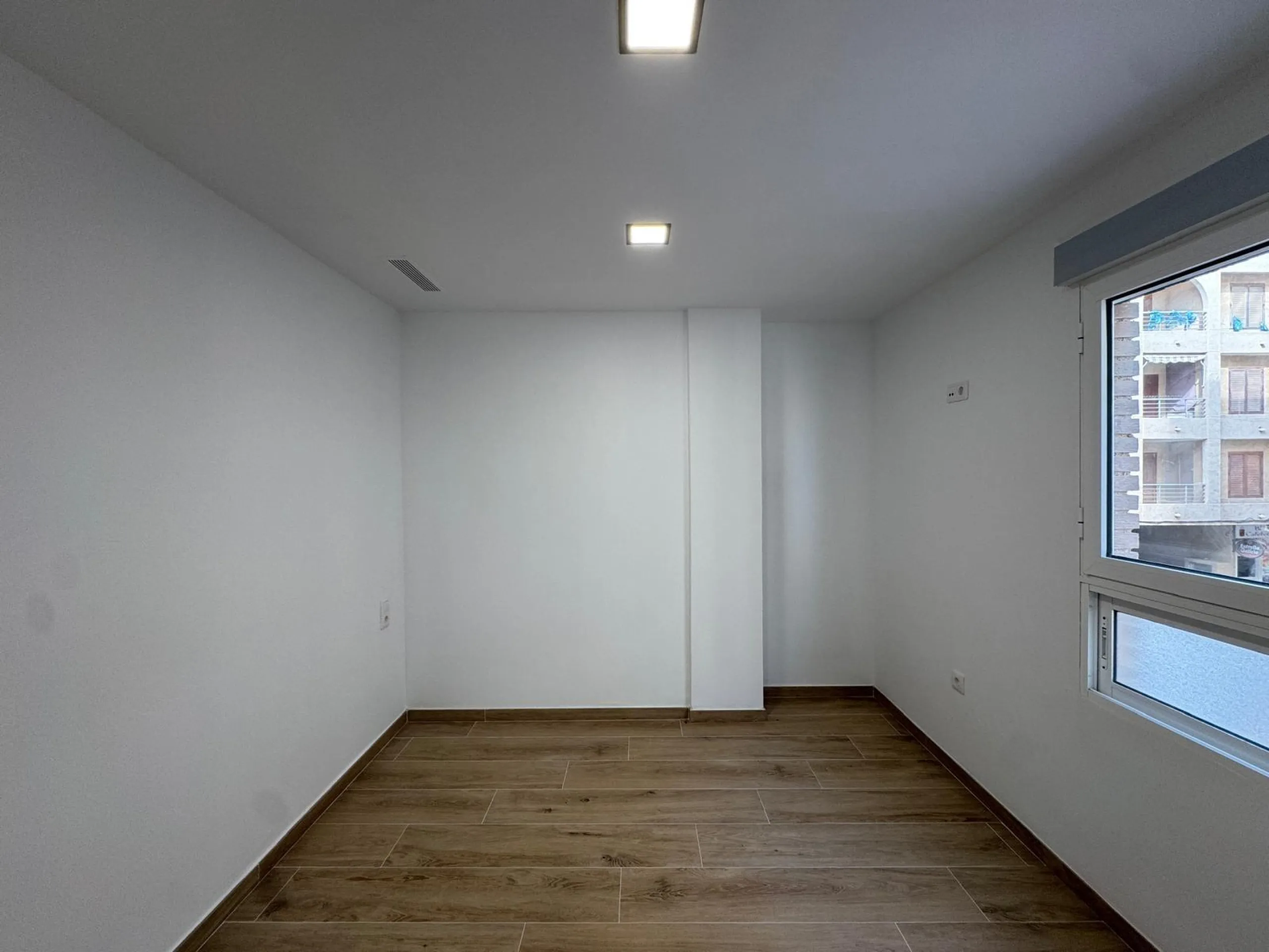 REFORMADO APARTAMENTO EN LA PRIMERA LINEA DE LA MATA CON VISTAS AL MAR. 3 DORM. 2 BAÑOS. SUPERFICIE 105 M2.