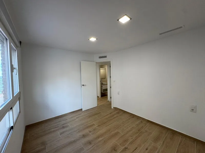 REFORMADO APARTAMENTO EN LA PRIMERA LINEA DE LA MATA CON VISTAS AL MAR. 3 DORM. 2 BAÑOS. SUPERFICIE 105 M2.