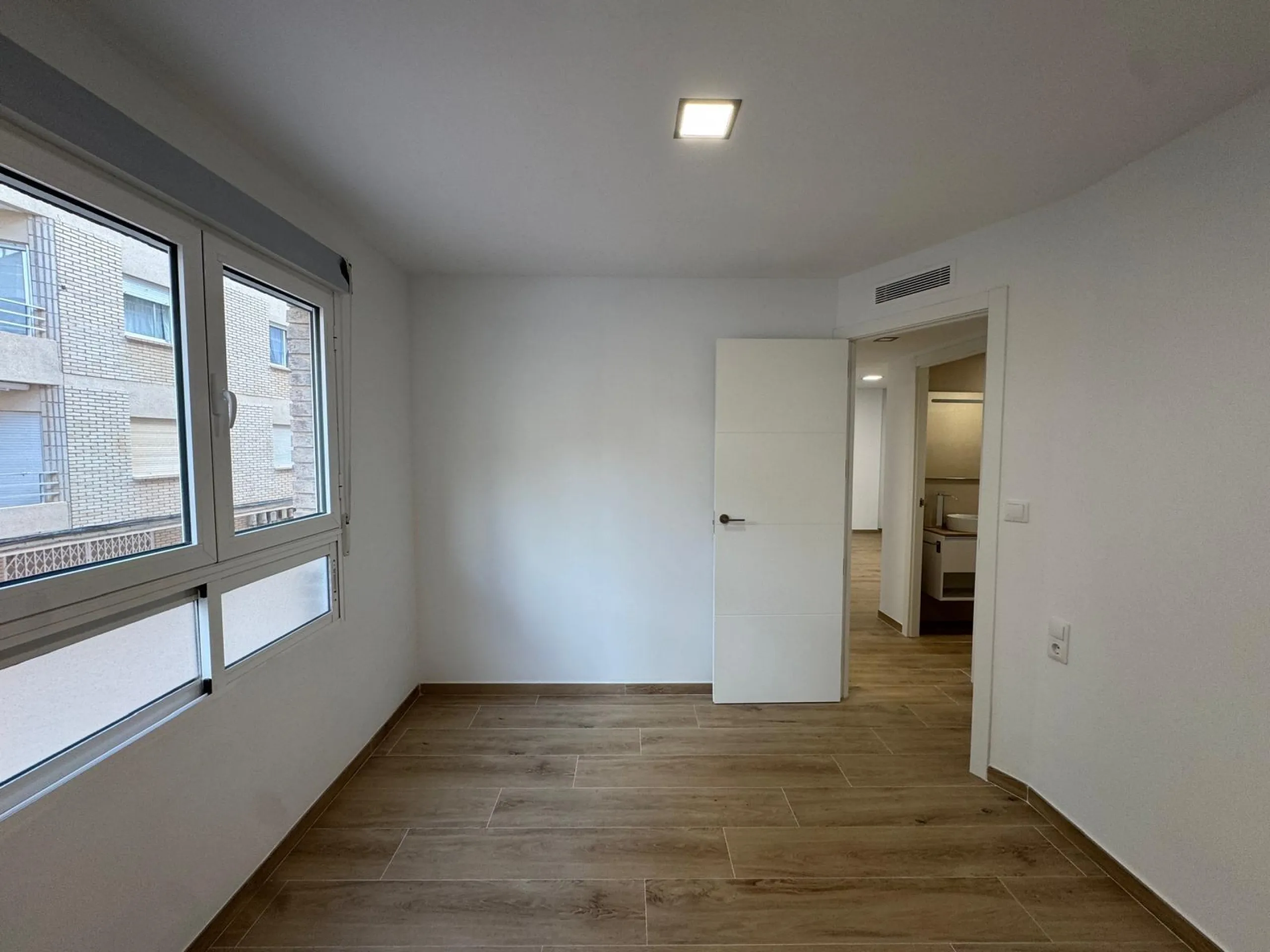 REFORMADO APARTAMENTO EN LA PRIMERA LINEA DE LA MATA CON VISTAS AL MAR. 3 DORM. 2 BAÑOS. SUPERFICIE 105 M2.