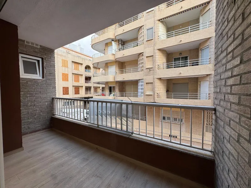 REFORMADO APARTAMENTO EN LA PRIMERA LINEA DE LA MATA CON VISTAS AL MAR. 3 DORM. 2 BAÑOS. SUPERFICIE 105 M2.
