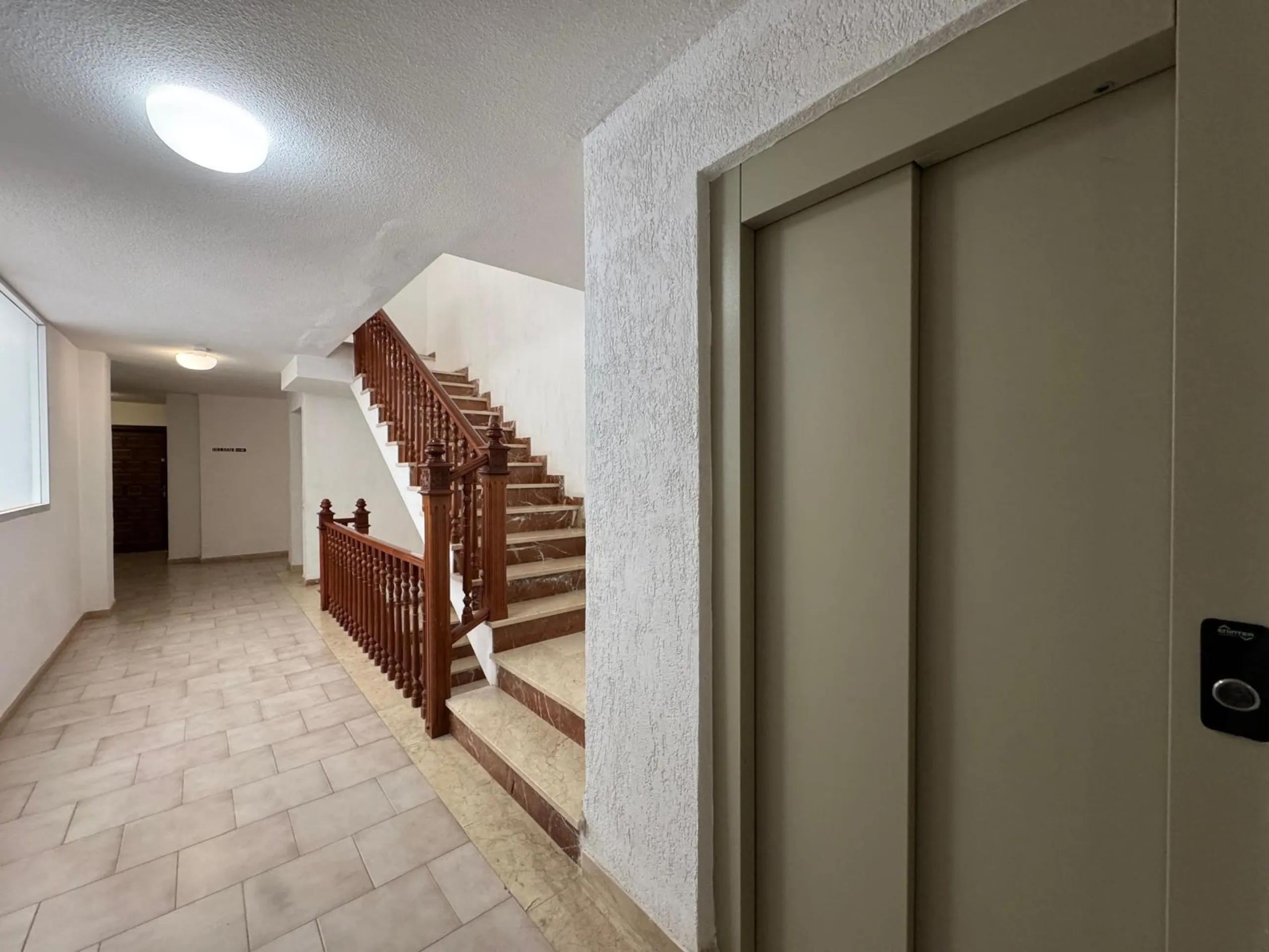 REFORMADO APARTAMENTO EN LA PRIMERA LINEA DE LA MATA CON VISTAS AL MAR. 3 DORM. 2 BAÑOS. SUPERFICIE 105 M2.