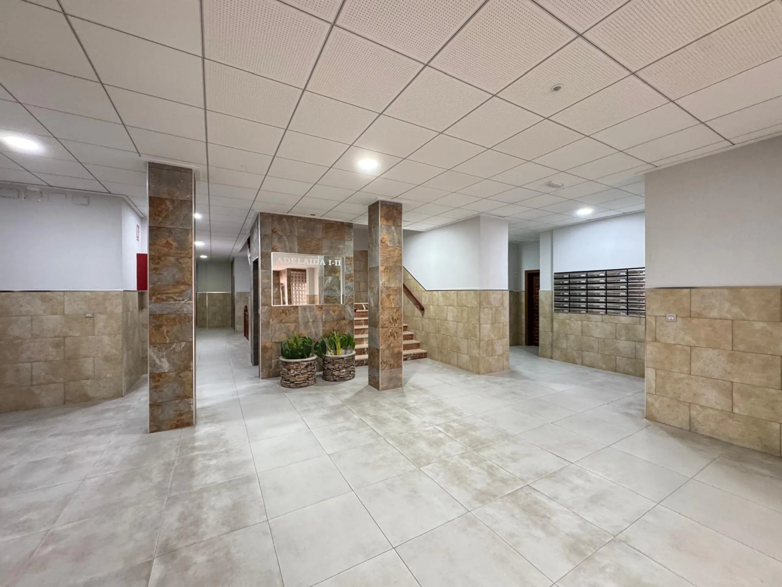 REFORMADO APARTAMENTO EN LA PRIMERA LINEA DE LA MATA CON VISTAS AL MAR. 3 DORM. 2 BAÑOS. SUPERFICIE 105 M2.
