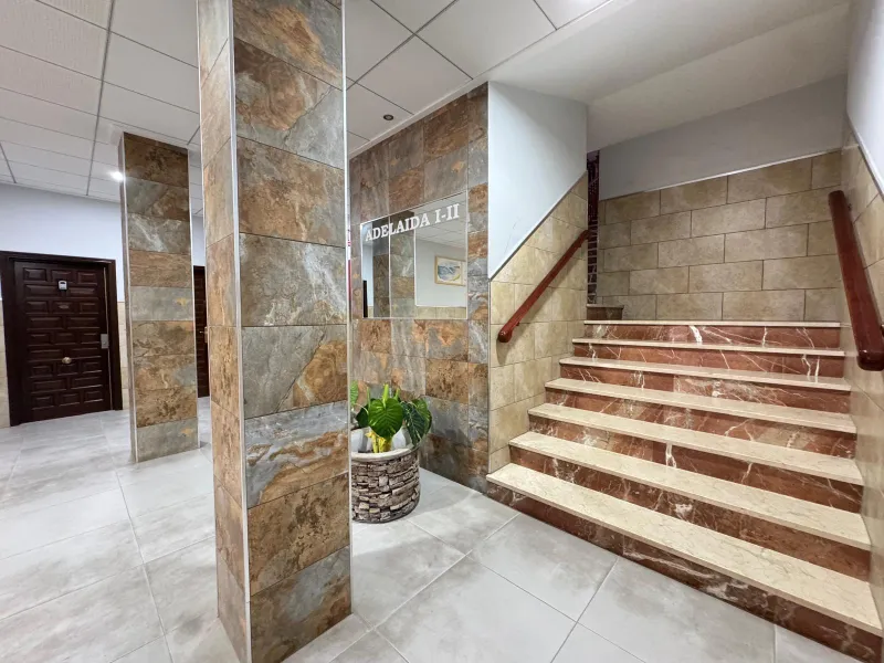 REFORMADO APARTAMENTO EN LA PRIMERA LINEA DE LA MATA CON VISTAS AL MAR. 3 DORM. 2 BAÑOS. SUPERFICIE 105 M2.