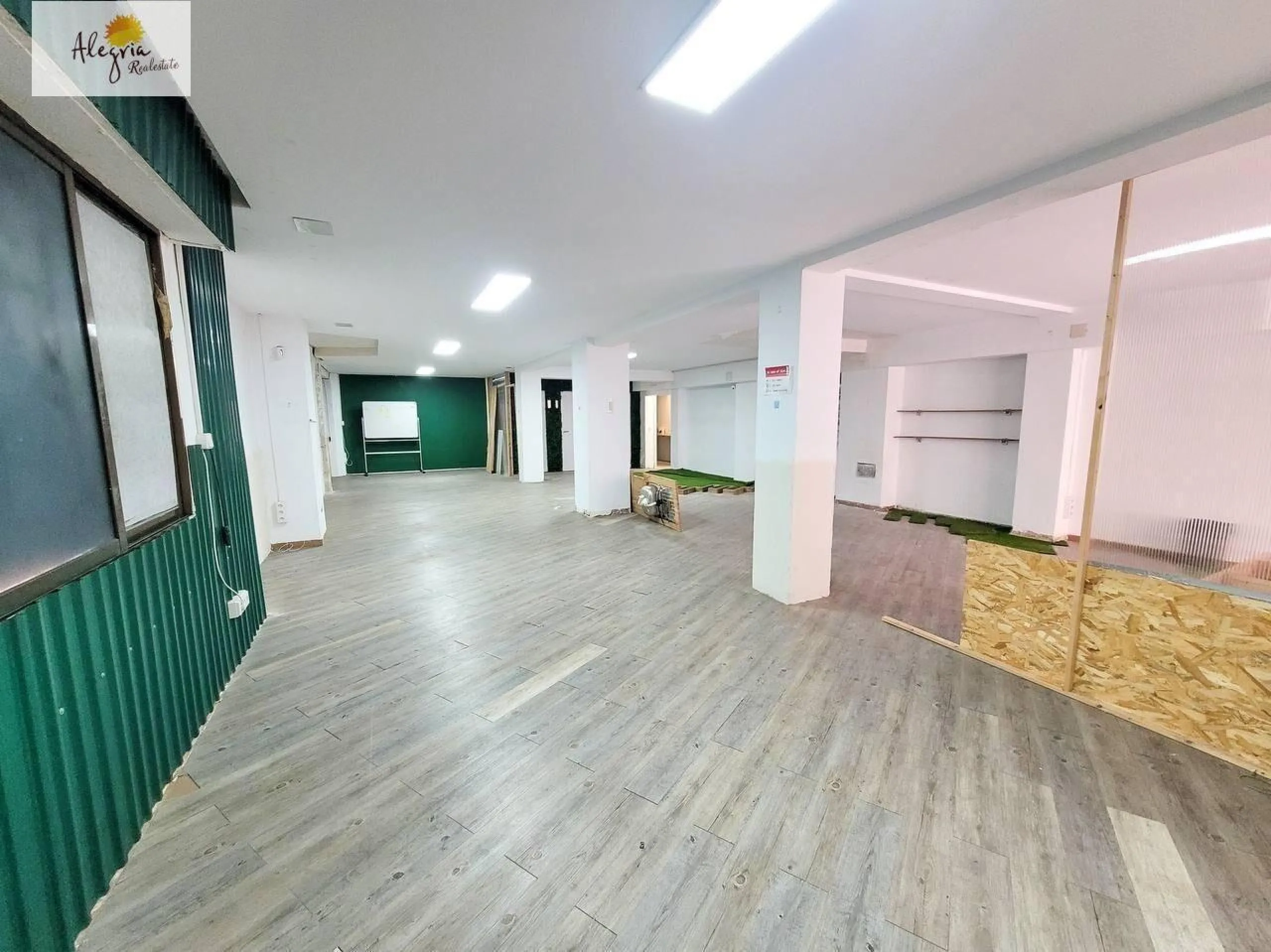 An excellent investment property is offered for sale in one of Valencia’s most promising neighborhoods — Benicalap