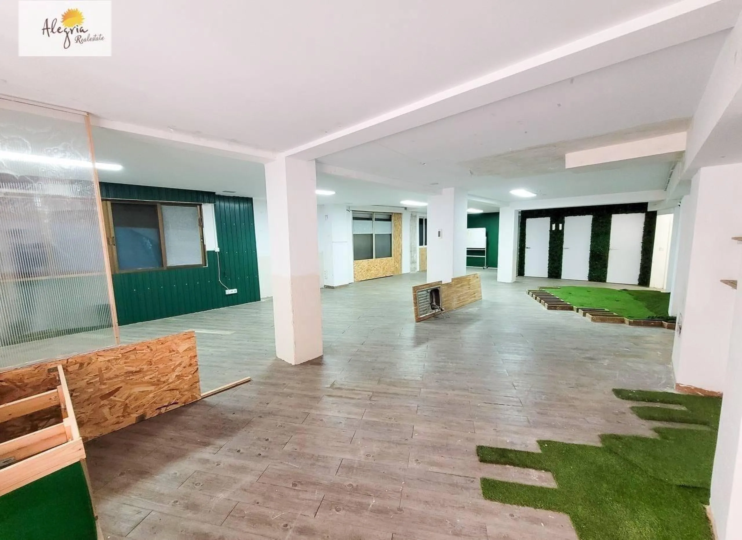 An excellent investment property is offered for sale in one of Valencia’s most promising neighborhoods — Benicalap