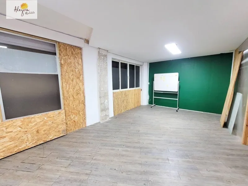 An excellent investment property is offered for sale in one of Valencia’s most promising neighborhoods — Benicalap