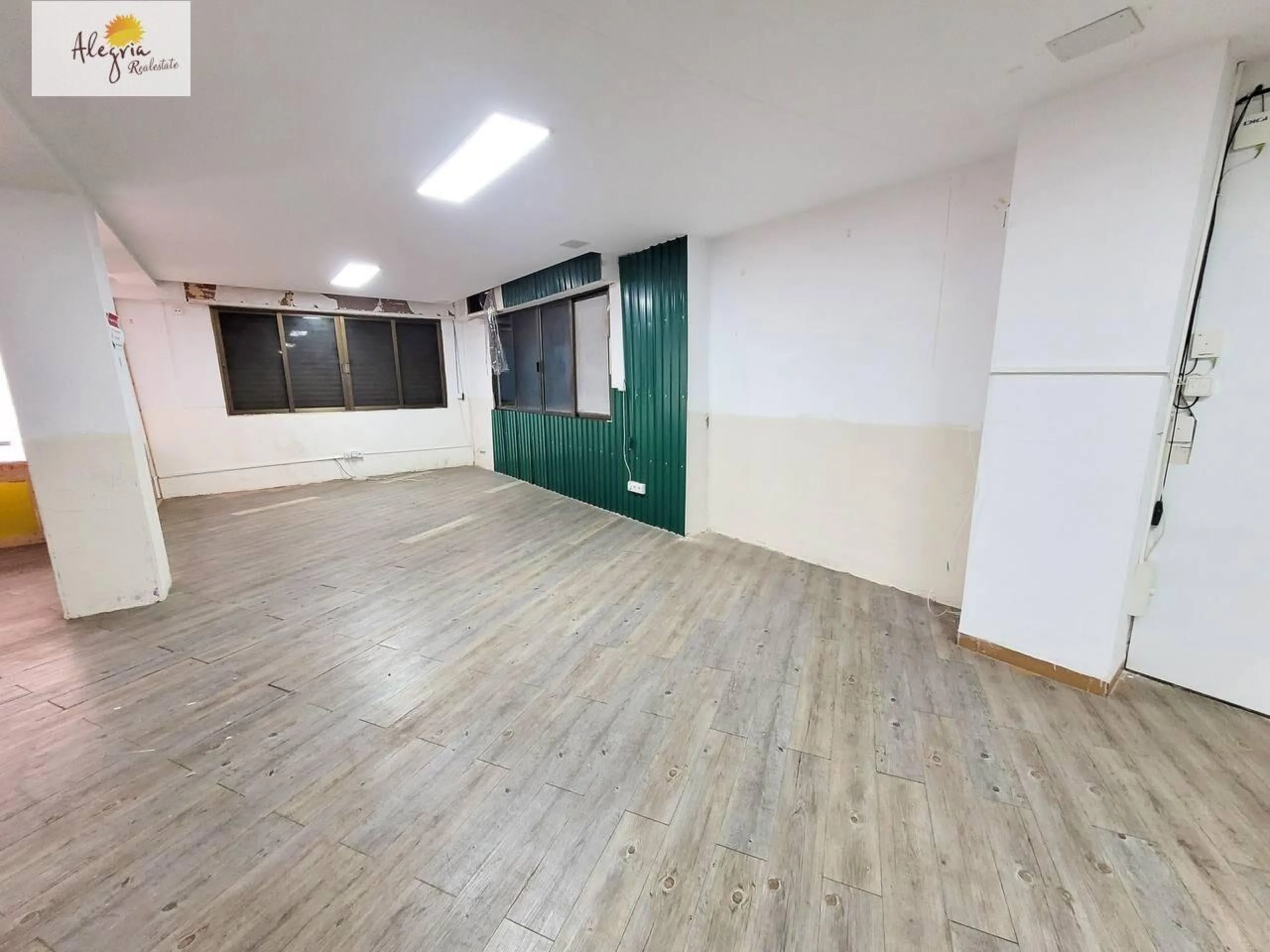 An excellent investment property is offered for sale in one of Valencia’s most promising neighborhoods — Benicalap