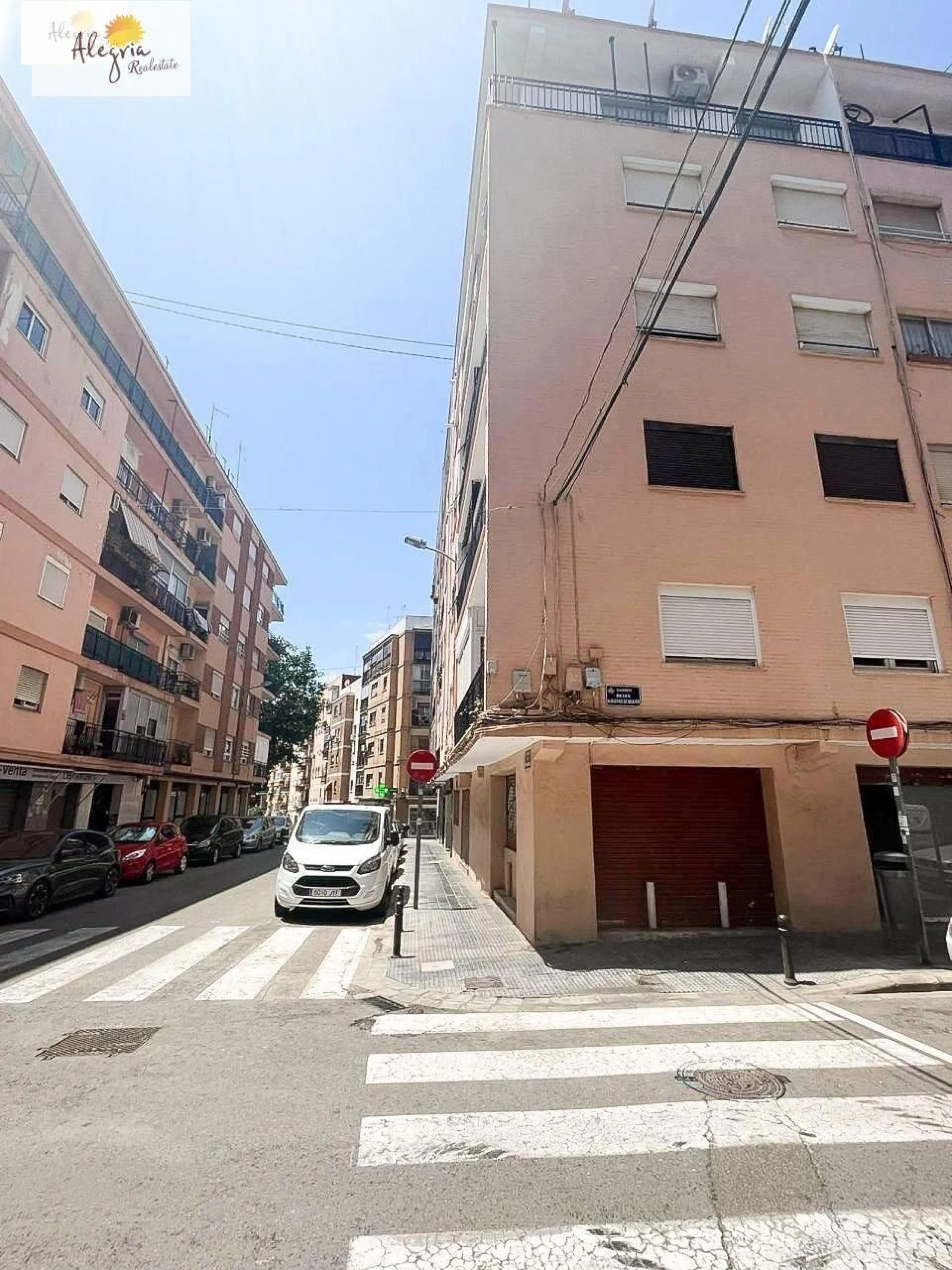 An excellent investment property is offered for sale in one of Valencia’s most promising neighborhoods — Benicalap