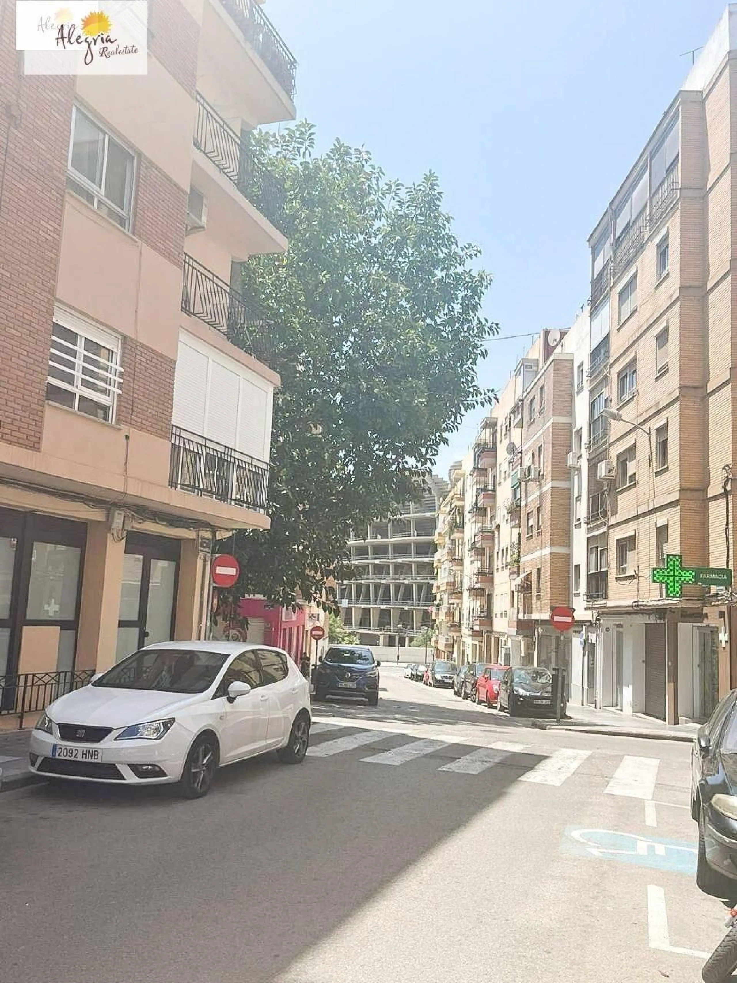 An excellent investment property is offered for sale in one of Valencia’s most promising neighborhoods — Benicalap