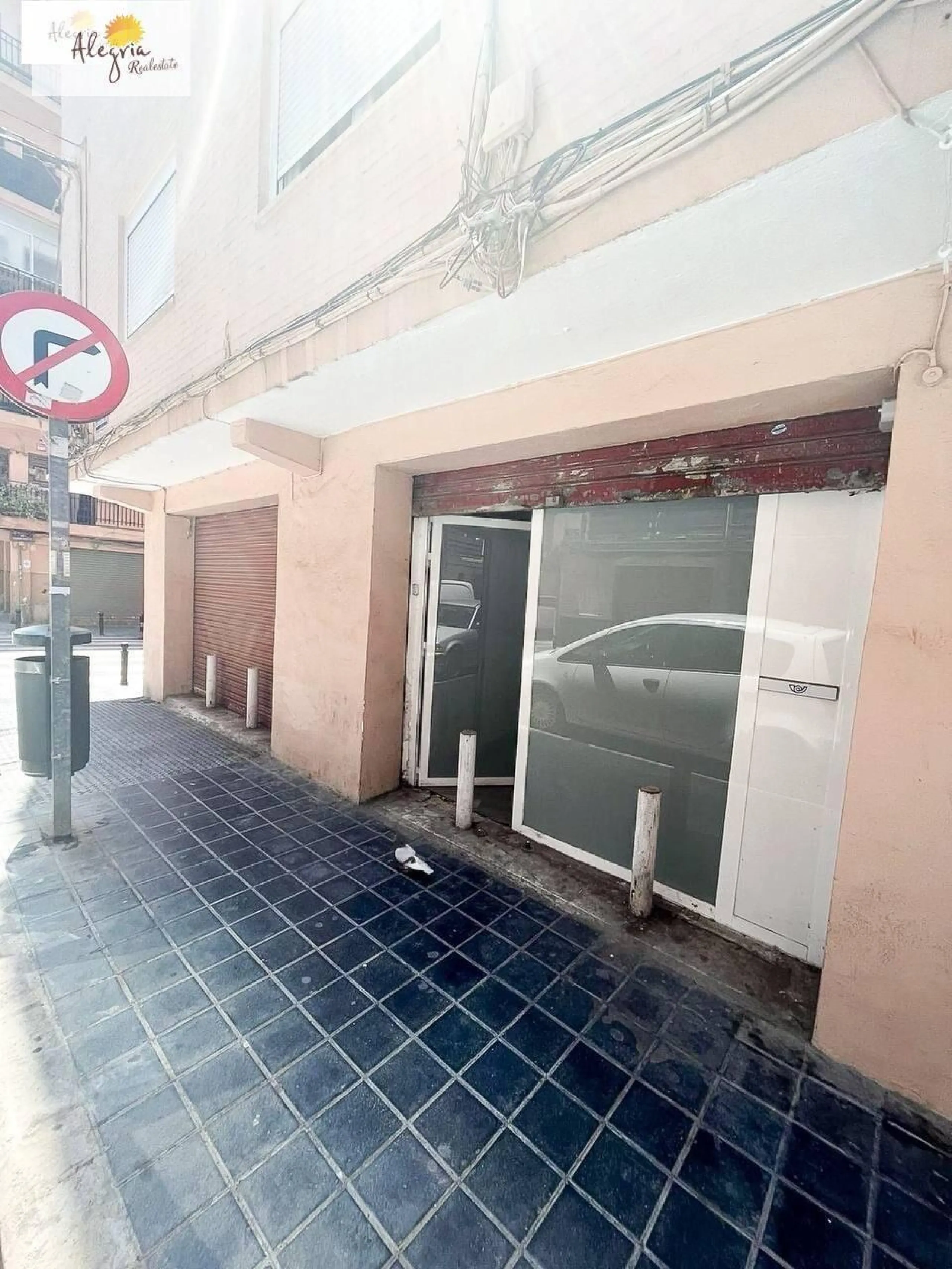 An excellent investment property is offered for sale in one of Valencia’s most promising neighborhoods — Benicalap