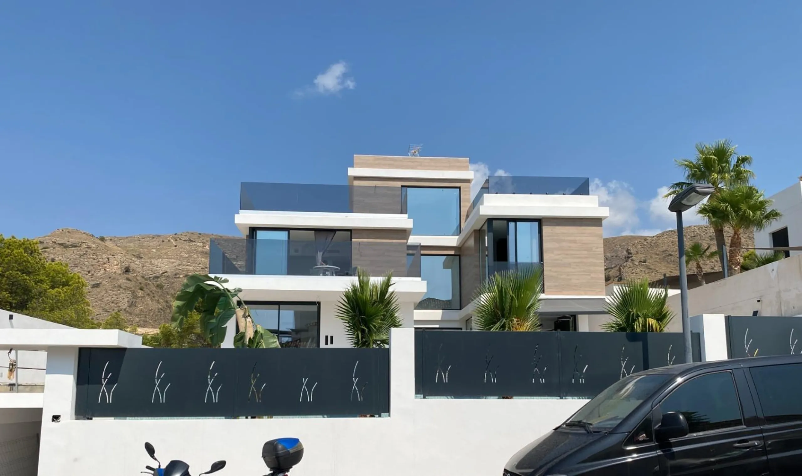 ¡Descubre tu nuevo hogar en Sierra Cortina, Finestrat! ☀️