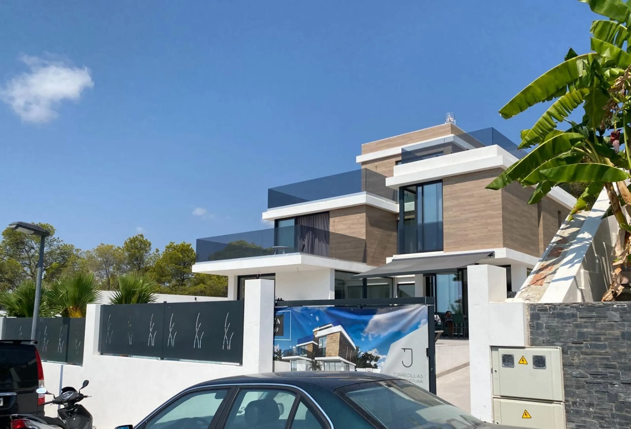 ¡Descubre tu nuevo hogar en Sierra Cortina, Finestrat! ☀️