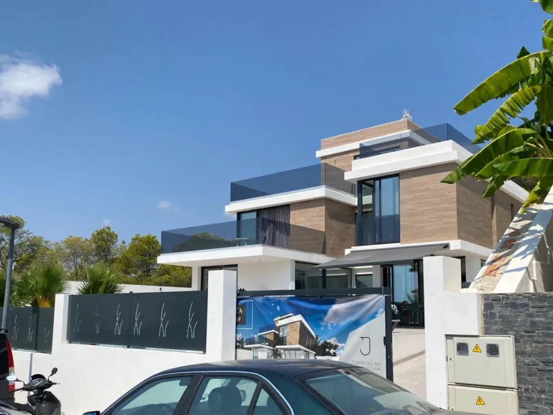 ¡Descubre tu nuevo hogar en Sierra Cortina, Finestrat! ☀️