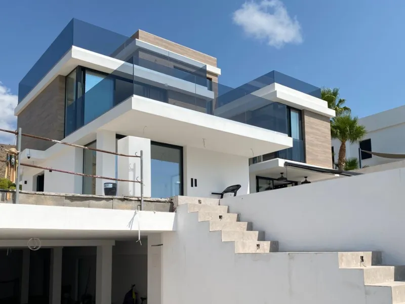 ¡Descubre tu nuevo hogar en Sierra Cortina, Finestrat! ☀️