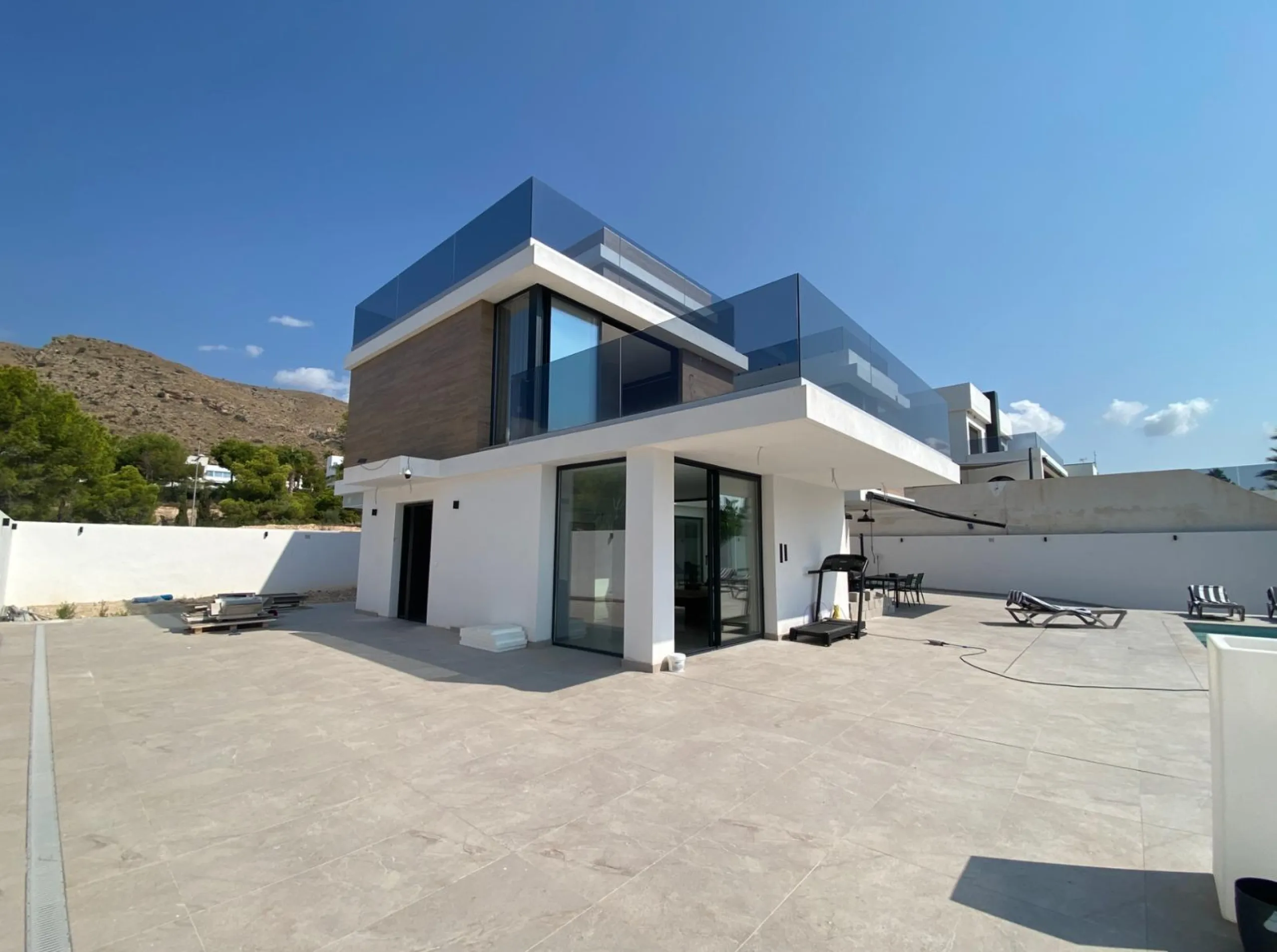 ¡Descubre tu nuevo hogar en Sierra Cortina, Finestrat! ☀️