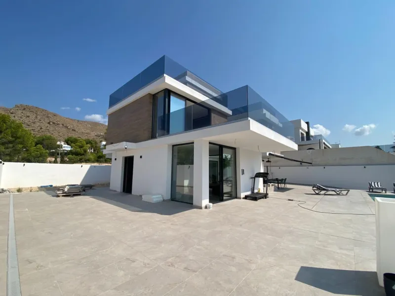 ¡Descubre tu nuevo hogar en Sierra Cortina, Finestrat! ☀️