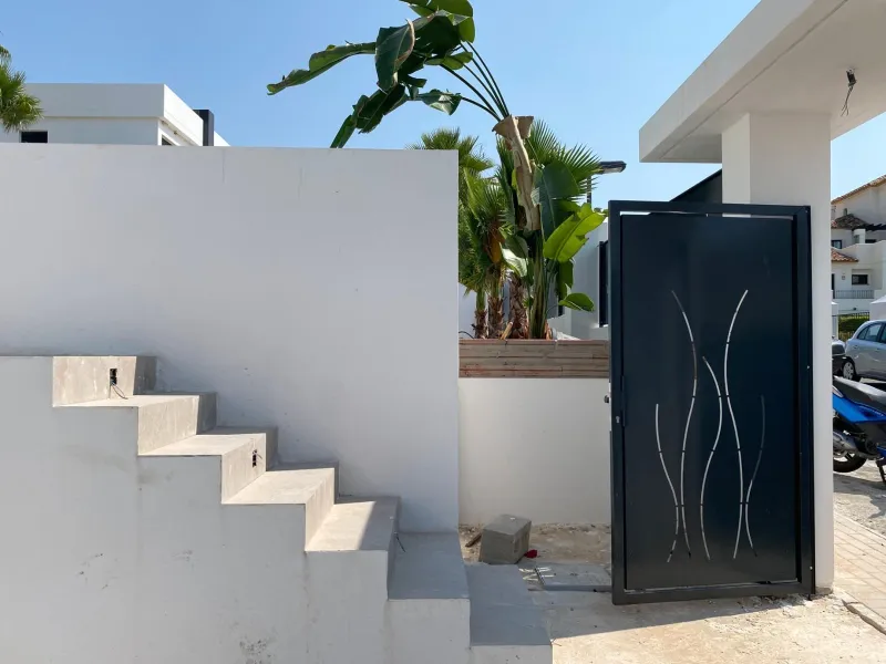 ¡Descubre tu nuevo hogar en Sierra Cortina, Finestrat! ☀️